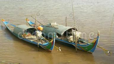 停泊的渔船，中国渔船，